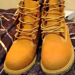 Womens timberland boots wore to try on